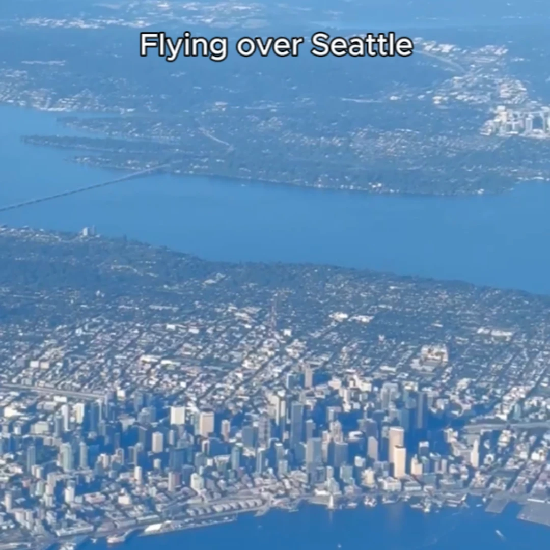 Flying over Seattle last week as I brought my mom home to Bainbridge! ✈️